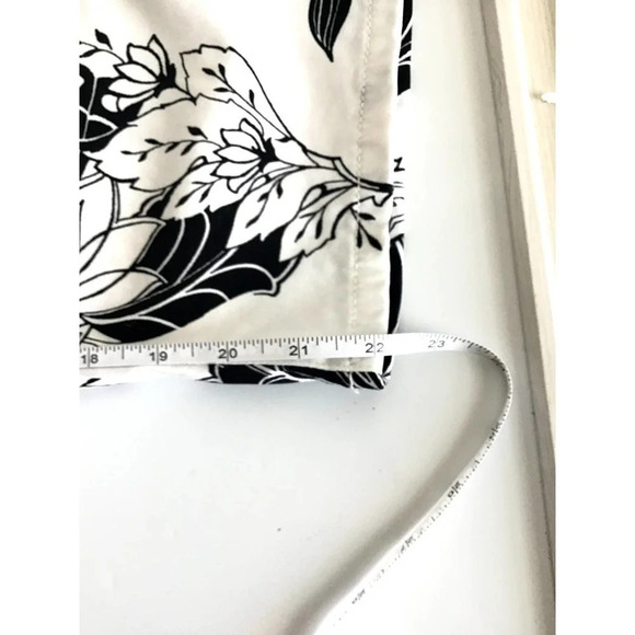 The Platinum Crop By Chico's Womens 12.5 (14/L) Black/White Palm Spring Floral - Picture 10 of 13